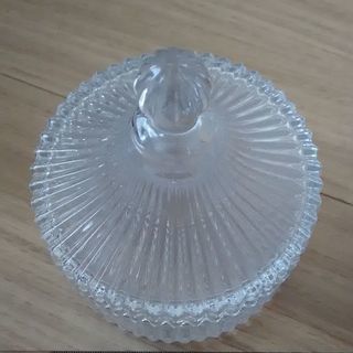ガラスの小物入れ