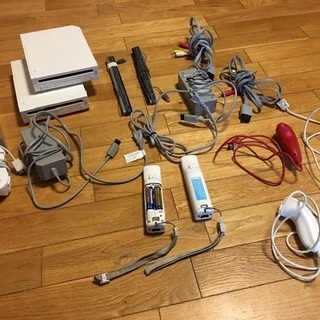 Wii本体と周辺機器の画像