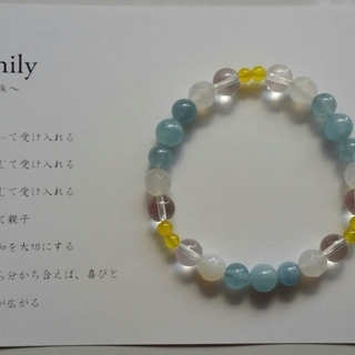 オーダーメイドのパワーストーンブレスレットを作成しています。