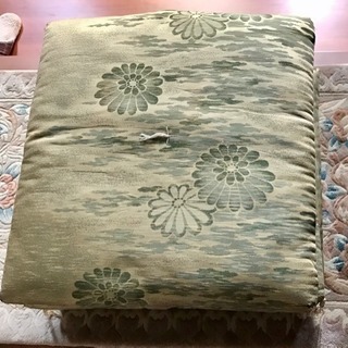 菊柄入り座布団５枚の画像