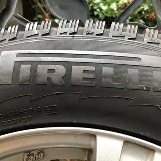 スタッドレスタイヤ4本セット 225/65R17 CRVなど 1シーズンのみ使用 Fangホイール 17インチ×7J PCD114.3 IN48 ピレリICECONTROLの画像