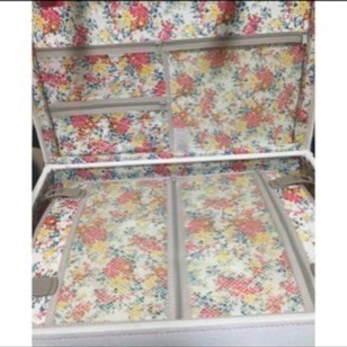 スーツケース 花柄 キャリーケースの画像