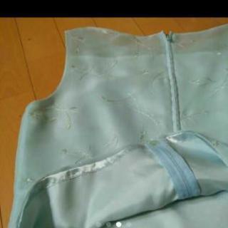 結婚式の服の画像