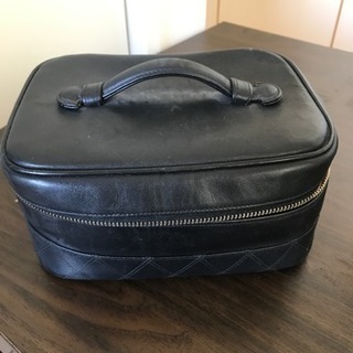 ＜CHANEL＞　シャネルバッグ　黒　コスメポーチ　ココマーク