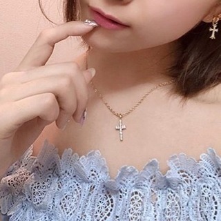 ✟新品！クロス・クリスタルネックレス✟未使用！の画像