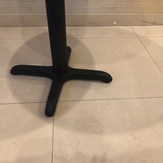 【ほぼ新品】丸いテーブルの画像