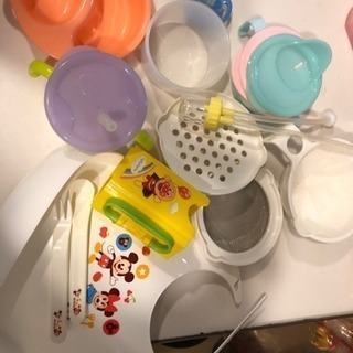 離乳食食器、おしゃぶり、エプロン