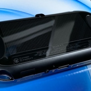 美品 PS Vita PCH-1000 セット(ソフト4本 純正ケース メモリーカード)の画像