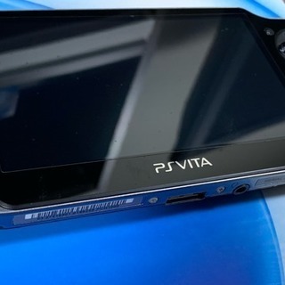 美品 PS Vita PCH-1000 セット(ソフト4本 純正ケース メモリーカード)の画像