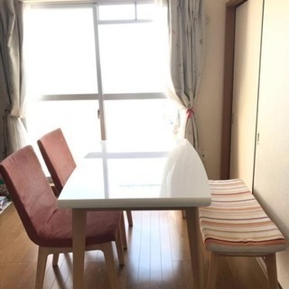値下げました❗️❗️ダイニングテーブル4点セット
