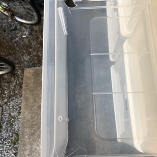 クリアケースの衣装ケースの画像