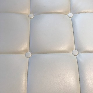 白いソファの画像