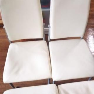 ダイニングテーブルの椅子４脚セット