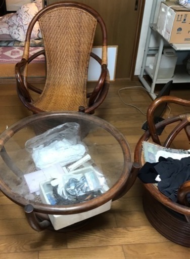 交渉中  ガラステーブルと椅子