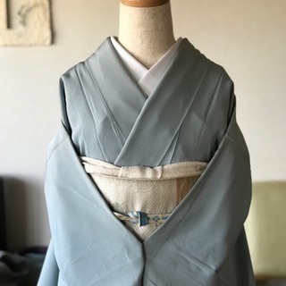 良品、淡いブルーの付け下げ正絹着物。