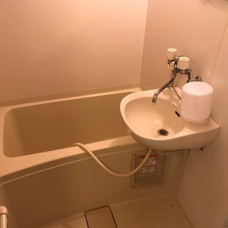 今月中の契約ですと初期費用総額15,000円だけで入居できます。つくばエクスプレス　つくば駅1.8万円。敷金礼金0です。茨城県つくば市松栄　バストイレ別 − 茨城県