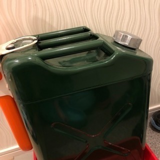 トヨトミ  ファンヒーター＋灯油缶の画像