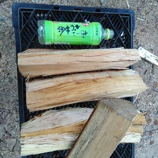 広葉樹ケヤキの薪！丸１年乾燥。含水率１８％程度。長さ３５cm程度。１kgあた４５円。１８年９月〜１１月伐採。茨城県潮来市。の画像