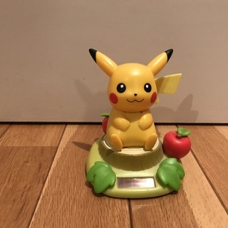 タカラトミー ピカチュウ　ソーラー人形