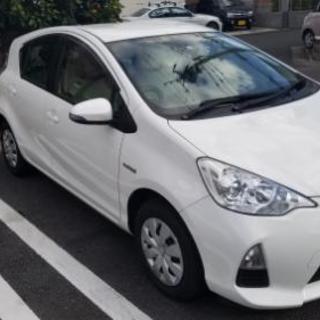 2013　トヨタ　アクアL　白