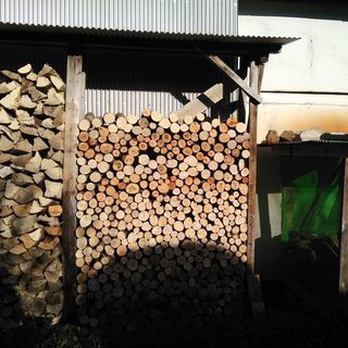 【在庫30kg程度】広葉樹ミックス丸薪！（丸１年乾燥）。含水率１８％程度。長さ２９cm。茨城県潮来市。の画像