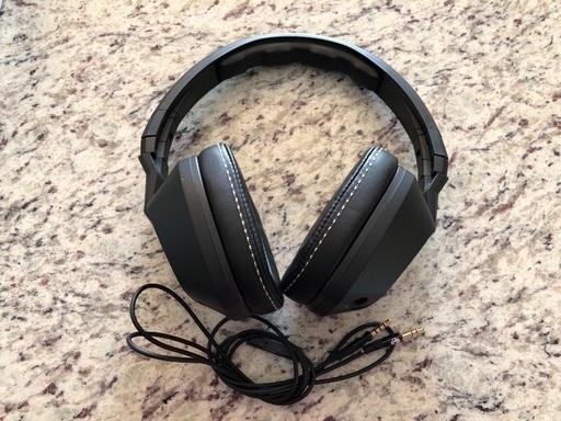 ヘッドフォン（Skullcandy Crusher)