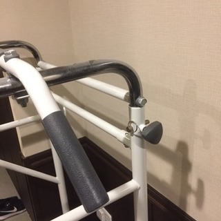 ぶら下がり健康器 マルチジム ホワイトの画像