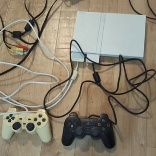 Play Station 2 ＋ソフト2本を1500円でお譲りします。の画像