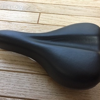 Giant Escape R3 サドル
