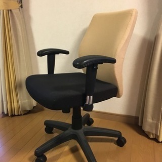 パソコンチェア ／勉強机の椅子の画像