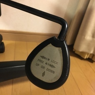 パソコンチェア ／勉強机の椅子の画像