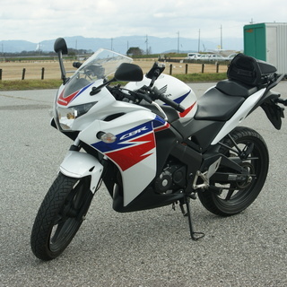 【商談中】HONDA CBR125R 国内モデル(JC50) H25年式 タイヤバリ山 社外マフラー LEDヘッドライト シートバック 自賠責 サービスマニュアル付き　の画像