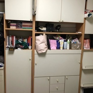 差し上げます。ライティングデスク付き収納家具