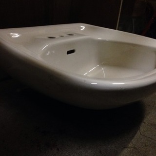 TOTO  壁掛式洗面器 幅56cm　排水金具&壁面金具付　の画像