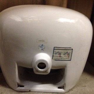 TOTO  壁掛式洗面器 幅56cm　排水金具&壁面金具付　の画像