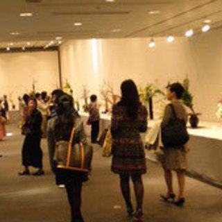 古都・鎌倉で伝統的な「生け花（いけばな）」を始めませんか？ (古流松月会)    Come & learn traditional Japanese flower arrangement 'Ikebana' in Japan's ancient capital Kamakura.の画像