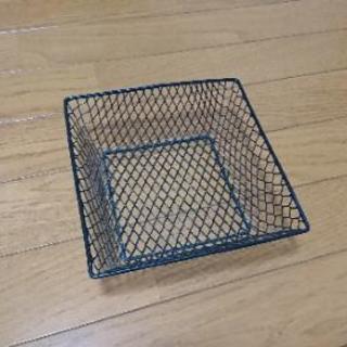 小物収納黒カゴ