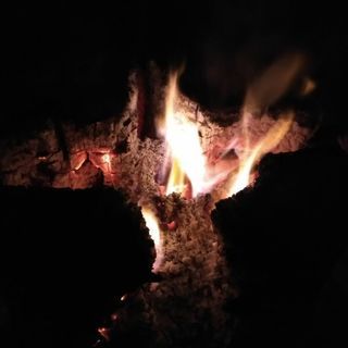 ジャンボ・スウェーデントーチ(スウェディッシュトーチ)！アウトレット。直径40cm程度。シナモンの香りのニッケイ。2シーズン乾燥。木こりのろうそく。茨城県潮来市。の画像