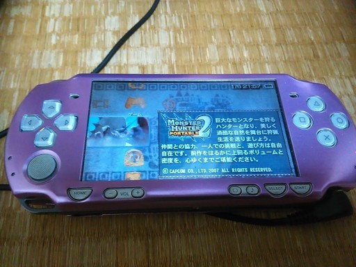 ●PSP本体・充電器付き●モンハン付き●