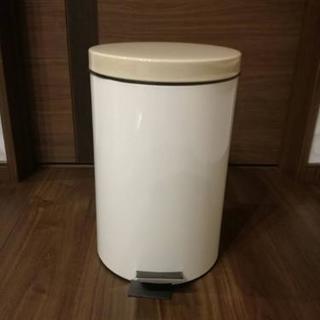 ゴミ箱 蓋、ペダル付き