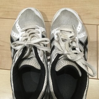 バレーボールシューズ