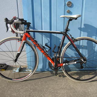 ＦＯＣＵＳ　ＩＺＡＬＣＯ　ロードバイク　ヘルメット付　自転車　