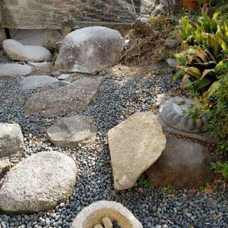 庭石差し上げます。