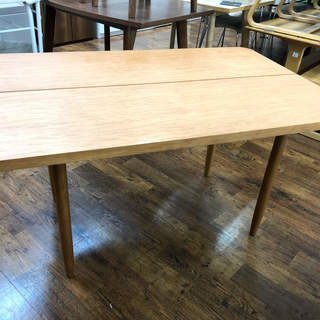 UNICO(ウニコ)のダイニングテーブル