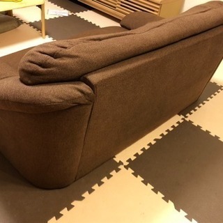 ブラウン 定価6万円 シンプルな2人掛けソファの画像