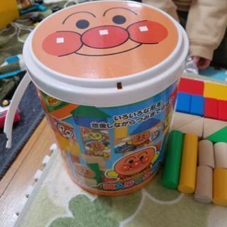売）アンパンマン筒入りつみき40ピース　引取り先決まりました