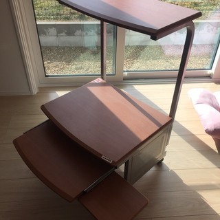 パソコンデスク ロータイプの画像