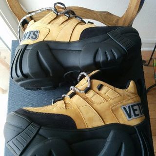 LondonのDSMで購入！新品未使用100％正規品！タグ付きvetements swear platform sneakers ヴェトモンスウェアープラットフォームシャツパンツスニーカーブーツの画像