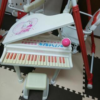 キティちゃん 二人乗り ブランコ オマケにキティちゃん グランド ピアノの画像