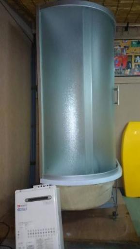 シャワールームと給湯器